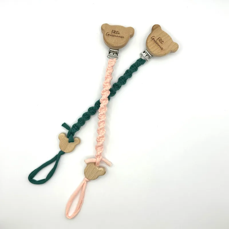 attache tétine